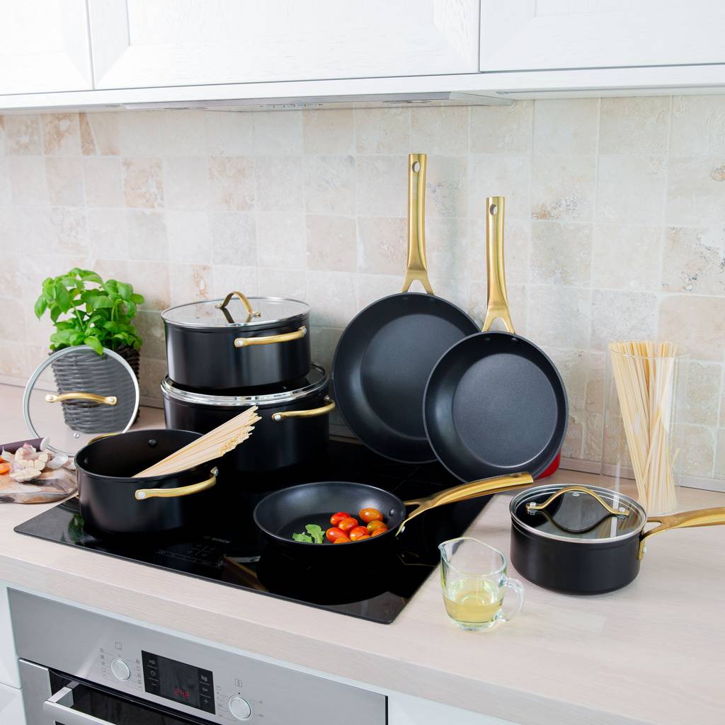 https://dajar.pl/media/catalog/product/g/a/garnki_royal_4_.jpg